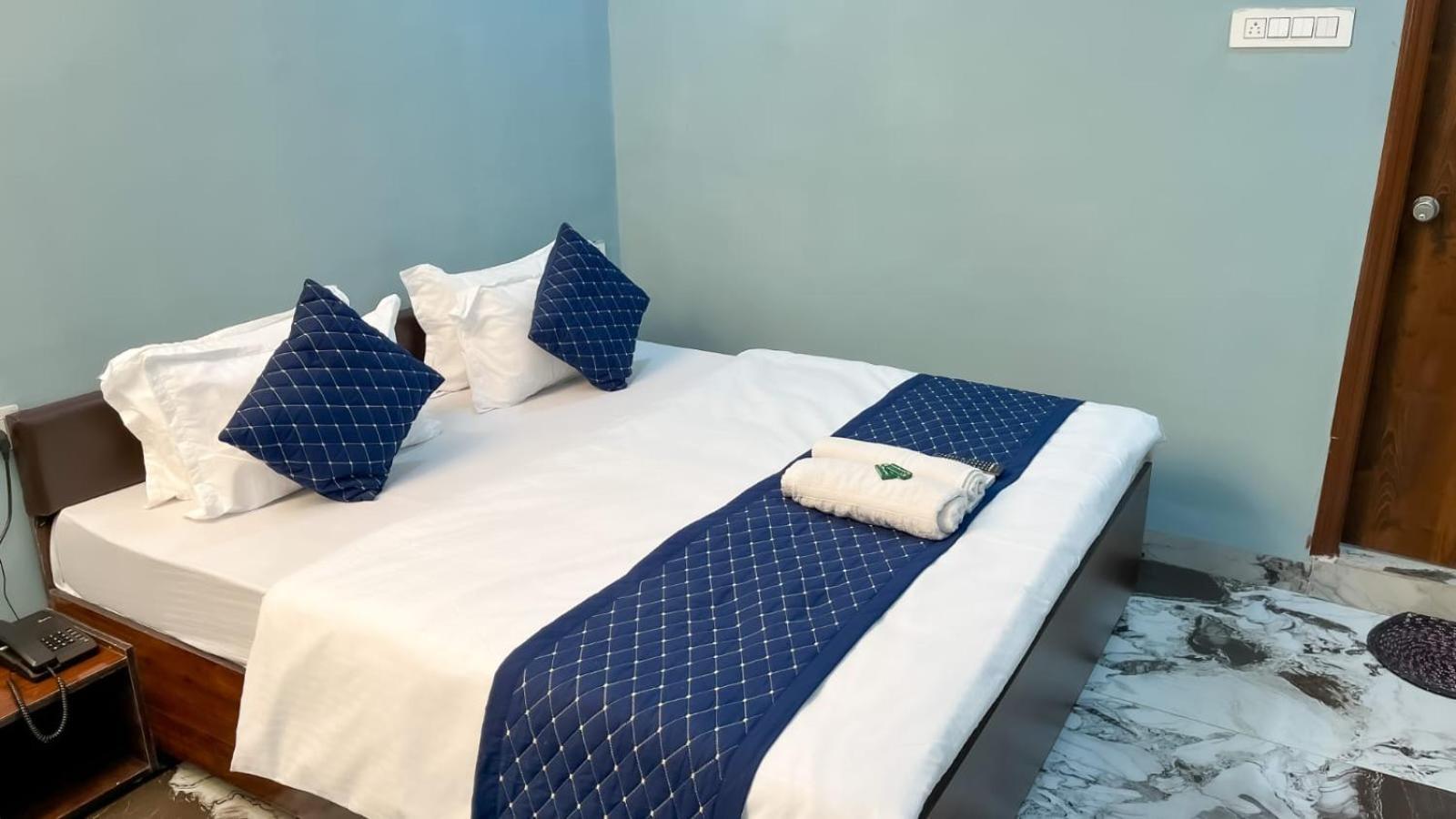 Hotel Abhinandan Indore Exterior photo